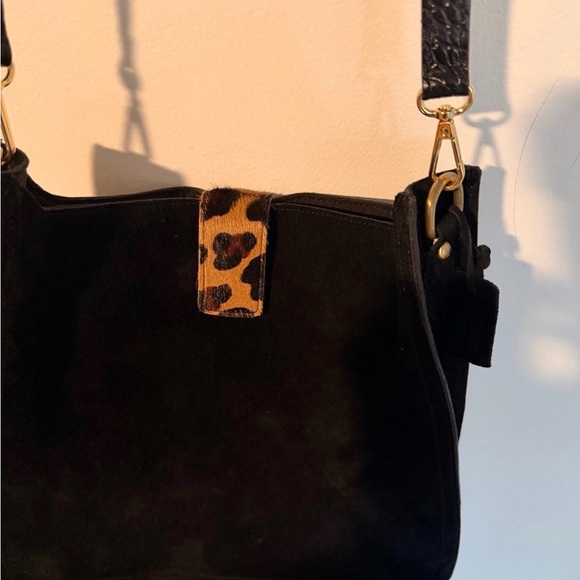 Elegant Black genuine leather crossbody Bag - Picture 2 of 6